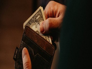 Долар та євро дещо подорожчали: курс валют у Луцьку на 13 листопада