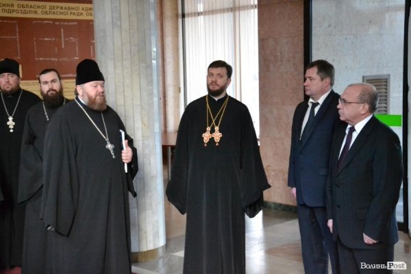 Як Вітер і Гунчик приймали колядників. ФОТО