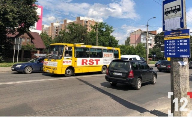 У Луцьку зіткнулись маршрутка та мінівен. ФОТО