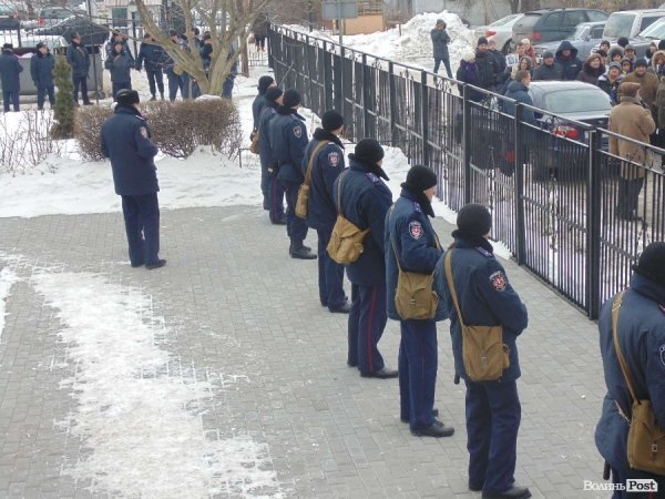 Мітинг під Волинською ОДА: свистки, протигази та заблоковані автомобілі. ФОТО. ВІДЕО