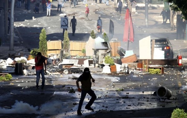 Масові заворушення в Туреччині: двоє людей загинули, тисячу затримали. ФОТО