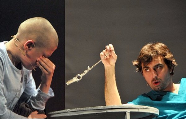 У Луцьку благодійна вистава зібрала гроші для хворих дітей. ФОТО