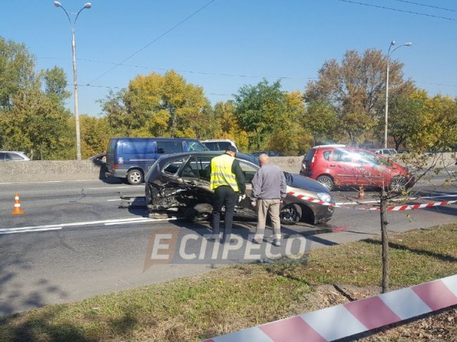 Жахлива аварія у Києві: є загиблі і травмовані. ФОТО