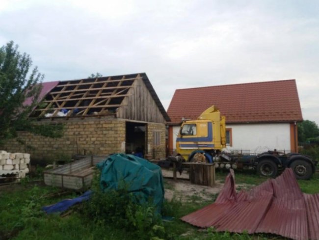 У Ківерцівському районі негода пошкодила дахи будинків. ФОТО