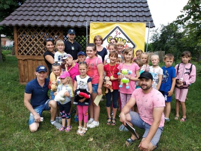 У волинському селі поліцейські влаштували свято для малят