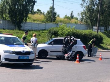 У Луцьку – аварія за участі легковика і мотоцикла, є постраждалий. ФОТО 