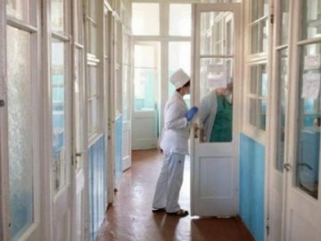 Платять 6 гривень: коли луцьких медиків возитимуть на роботу безкоштовно 