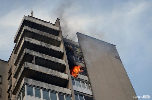 Як горіла 16-поверхівка в центрі Луцька. ФОТО. ВІДЕО
