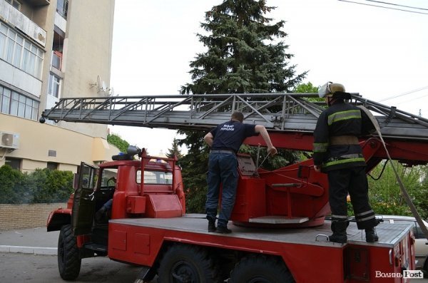 Як горіла 16-поверхівка в центрі Луцька. ФОТО. ВІДЕО