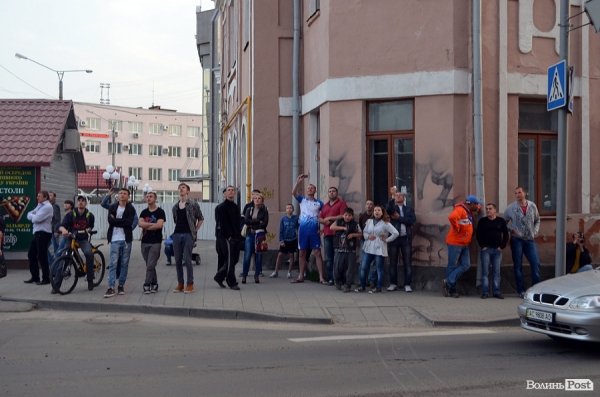 Як горіла 16-поверхівка в центрі Луцька. ФОТО. ВІДЕО