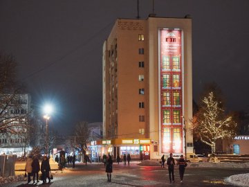 Луцький «Бім-Бом» прикрасили до новорічних свят.ФОТО 