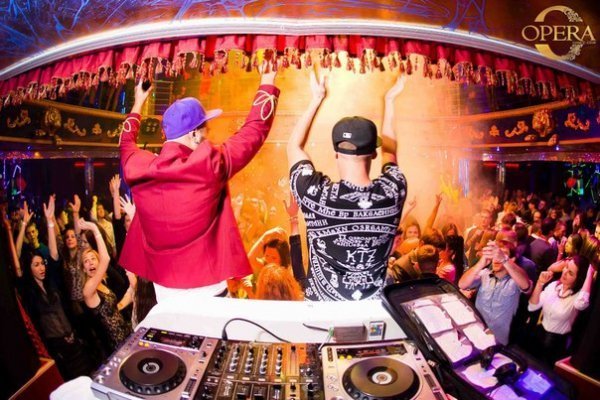 Фото з клубу Opera