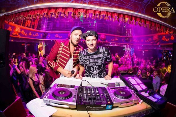 Фото з клубу Opera