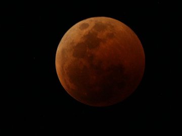 Кривавий місяць над Луцьком. ФОТО