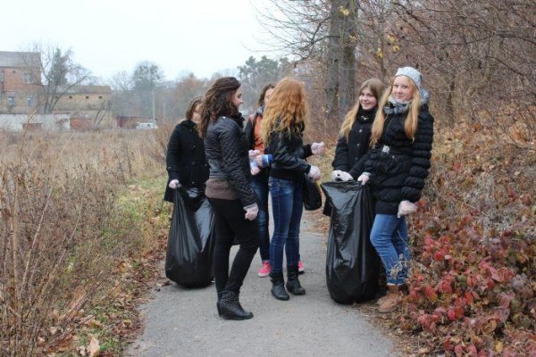 У Луцьку прибирали Сапалаївку. ФОТО