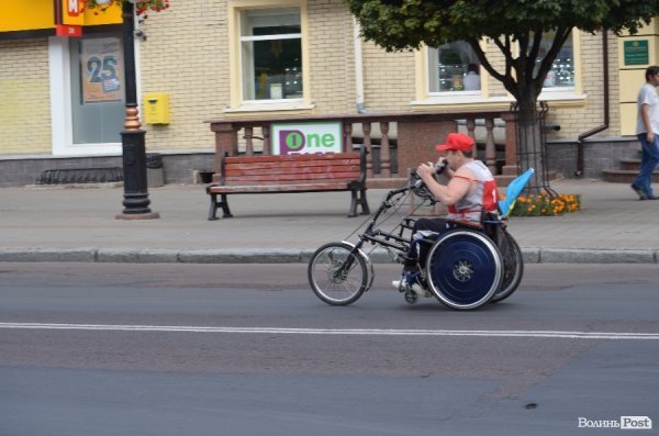 У Луцьку відбулися перегони на візках і хендбайках
