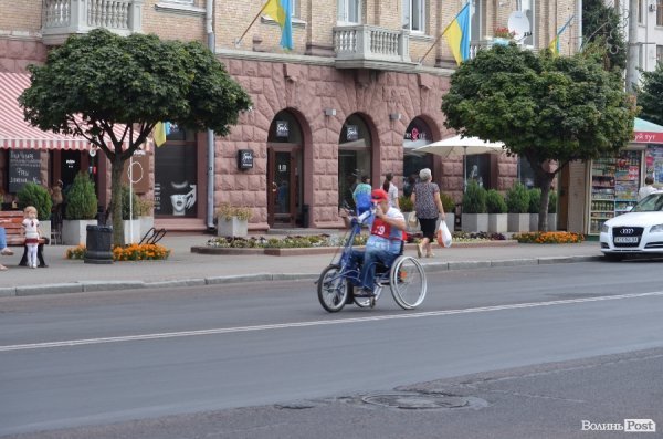 У Луцьку відбулися перегони на візках і хендбайках