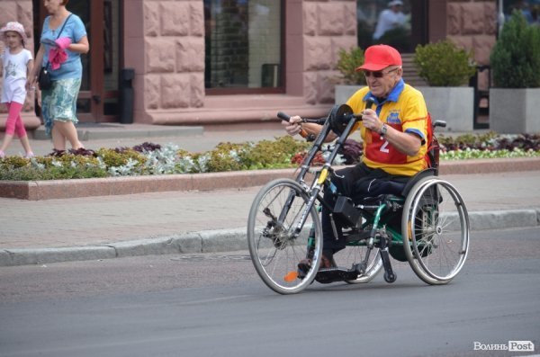 У Луцьку відбулися перегони на візках і хендбайках