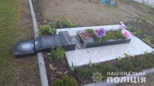 На Харківщині діти заради розваги пошкодили 13 могил. ФОТО