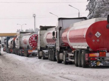 На «Ягодині» запрацювала єЧерга перетину кордону для вантажівок. ВІДЕО 