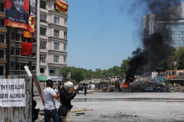 У Туреччині ‒ нові сутички між поліцією та демонстрантами. ФОТО