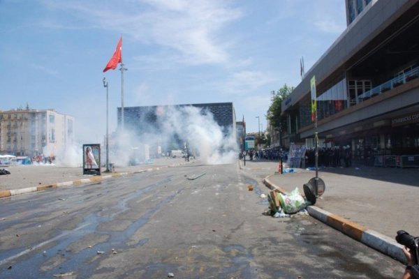 У Туреччині ‒ нові сутички між поліцією та демонстрантами. ФОТО