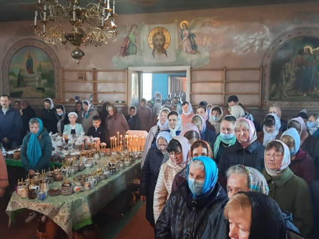 Відомий хірург-священник Валіхновський відправив службу у церкві на Волині. ФОТО