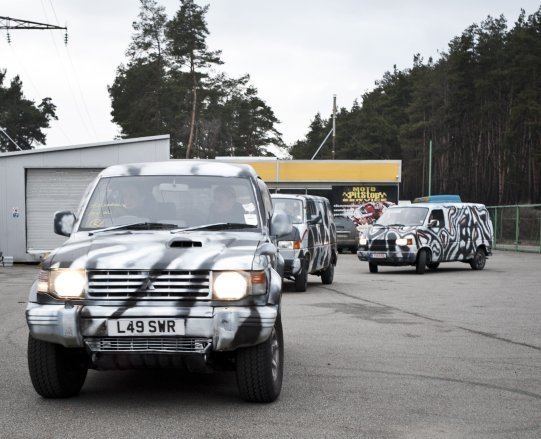 В зону АТО відправили джип, який встиг купити Кузьма Скрябін. ФОТО