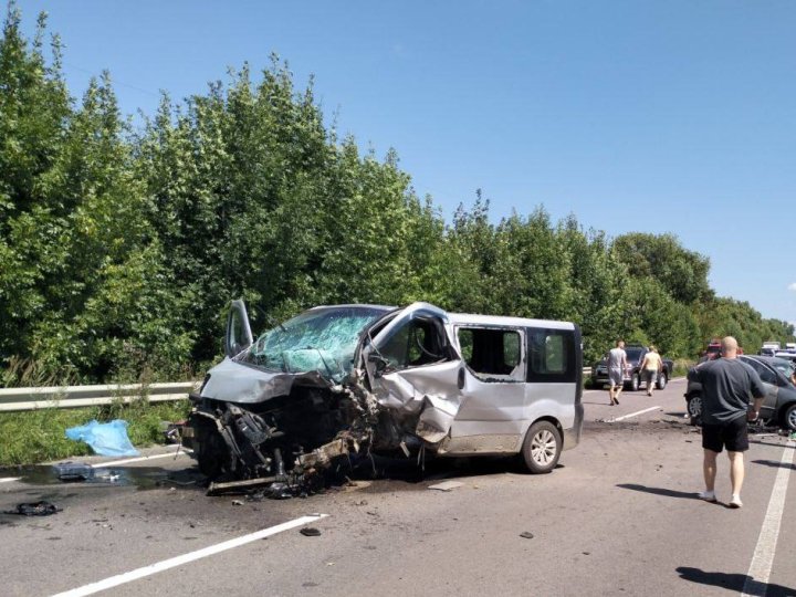 Зіткнулися бус і легковик: у Луцькому районі сталася смертельна ДТП