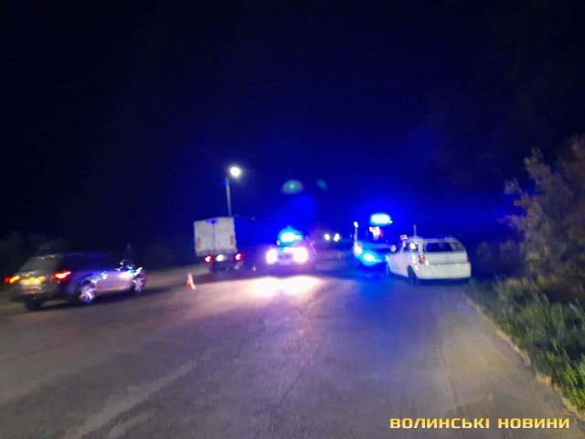 Поблизу Луцька авто «влетіло» на  заправку і перекинулось