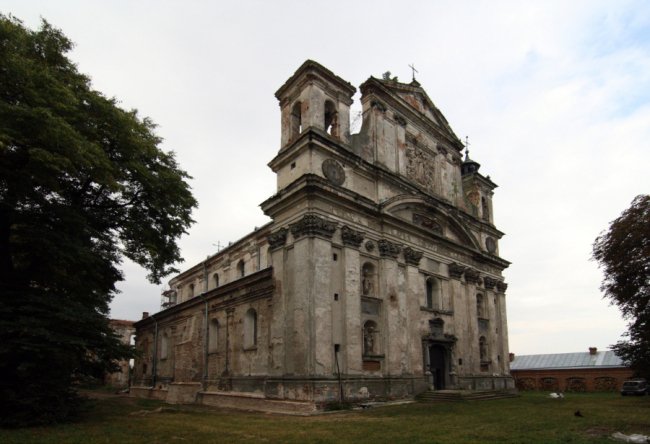 Колегіальний костел Святої Трійці