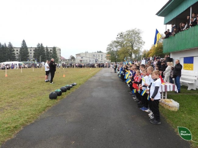Відомий стронгмен Василь Вірастюк відвідав благодійні змагання на Волині