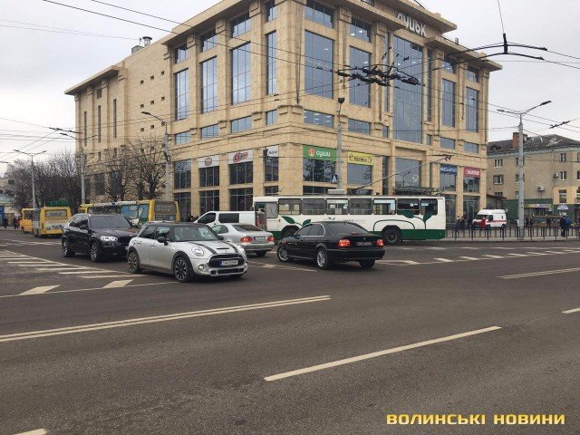 У Луцьку «стали» тролейбуси. ФОТО