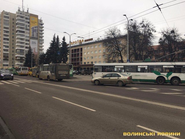 У Луцьку «стали» тролейбуси. ФОТО