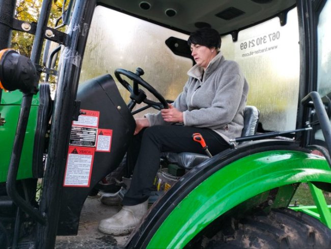 «Відпочивати не можна, бо війною заслабію», - волинянка, яка веде господарство поки чоловік воює. ВІДЕО