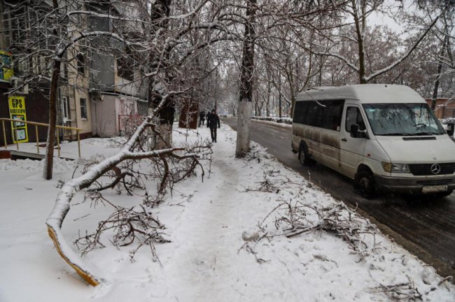В Одесі – транспортний колапс через снігопади