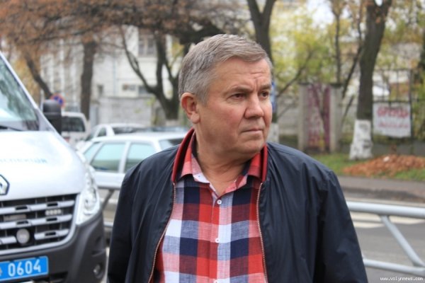 Аварія в Луцьку: авто протаранило паркан біля школи. ФОТО. ВІДЕО