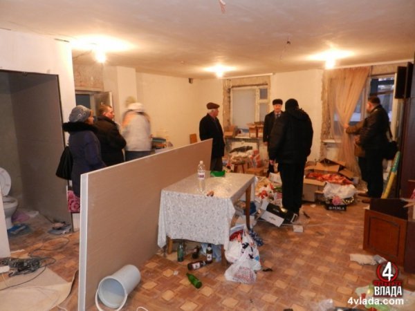 Жителі одного з найвищих будинків Луцька бояться обвалу будівлі