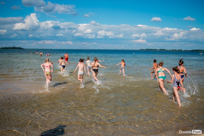 Незабутні знайомства і розваги: як діти з Луганщини провели день у таборі на Світязі. ФОТО