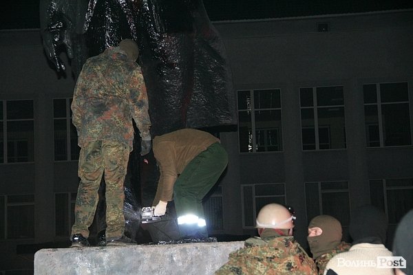Як Волинь позбулася маневицького Леніна. ФОТО
