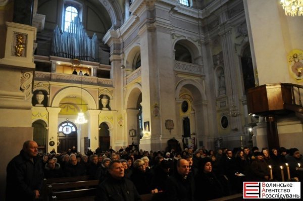 У Луцьку попрощалися з відомим волинянином. ФОТО