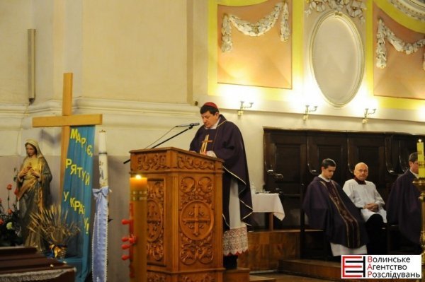 У Луцьку попрощалися з відомим волинянином. ФОТО