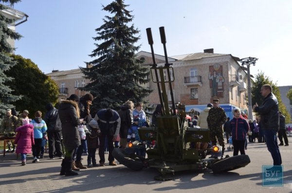 У Нововолинську демонстрували сучасну бойову зброю. ФОТО