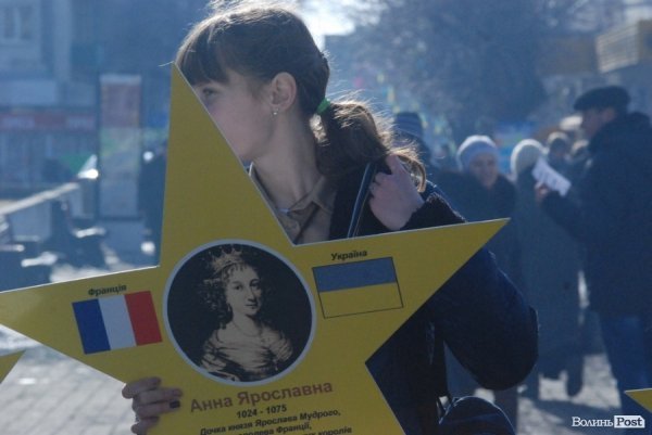 На луцькому Майдані «розповіли» про «євроукраїнців». ФОТО