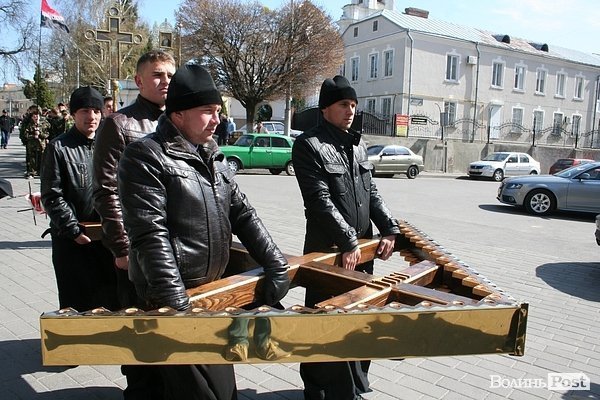 У Луцьку освятили місце під каплицю Небесної сотні. ФОТО