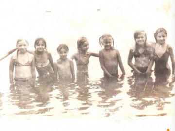 Хто не вмів – той не переходив у наступний клас: ретрофото з волинської школи плавання