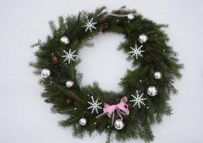 Новорічний настрій: на Волині лісівники створюють оригінальні композиції