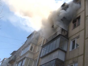 У Луцьку під час пожежі в квартирі  врятували 95-річну жінку