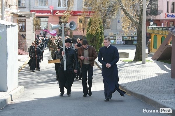 У Луцьку освятили місце під каплицю Небесної сотні. ФОТО