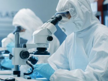 Епідемія COVID-19: на Волині працюють лише два вірусологи 